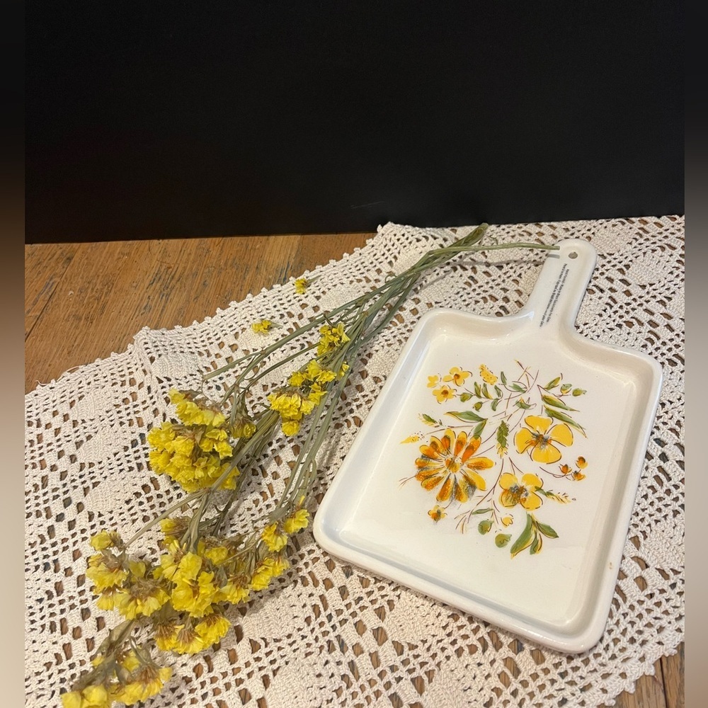 VINTAGE – Hand-painted ceramic spoon rest –